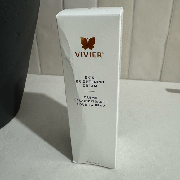 Vivier Other - Vivier Skin Brightening Cream - White & Gold Box